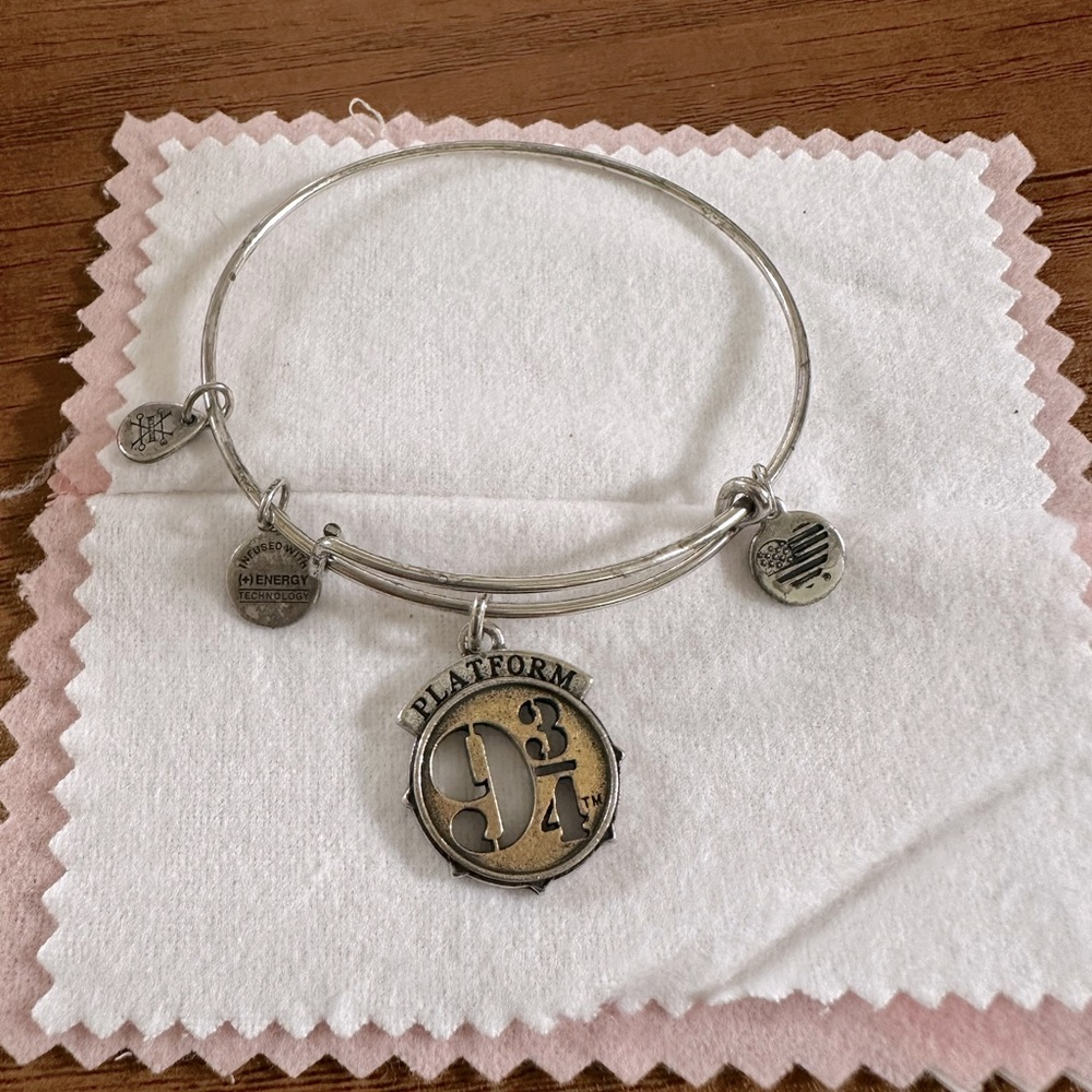 Alex and Ani Harry Potter Silver Tone Platform 9 3/4 Charm Bangle
